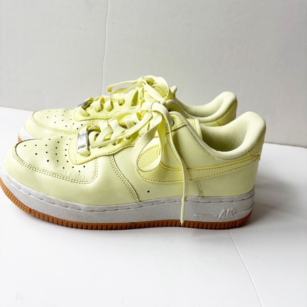 NIKE yellow Airforce 1s sz. 6.5